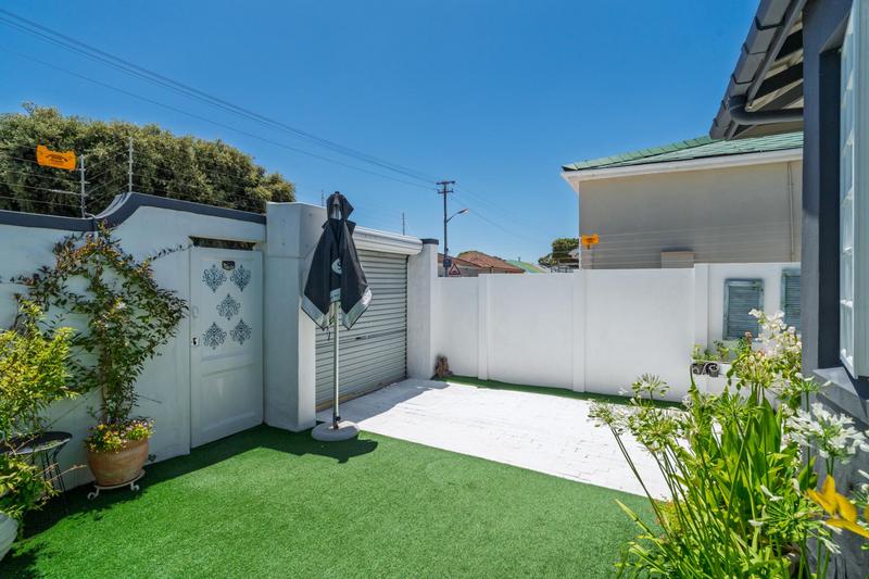 2 Bedroom Property for Sale in Harfield Village Western Cape